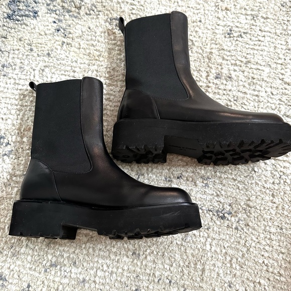 Lug Black Leather Chelsea Boots - Japan - Picture 2 of 6